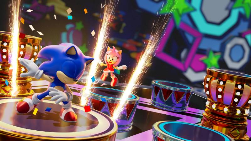 Ilustración con personajes de Sonic en un escenario festivo lleno de luces y plataformas, con elementos visuales que evocan una celebración dentro del juego.