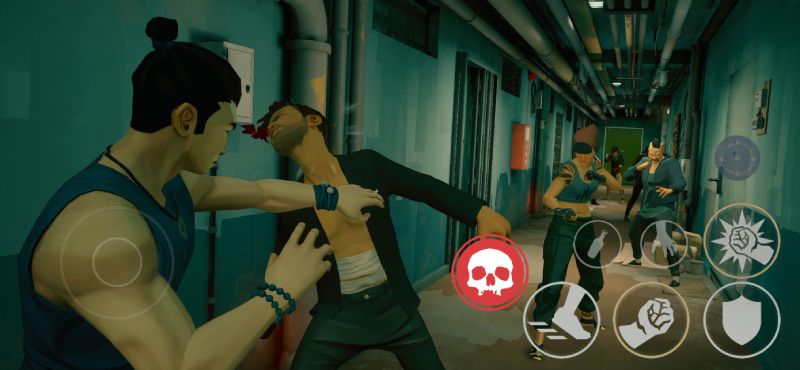 Sifu Mobile Gameplay Controles Tactiles Captura de pantalla de la versión móvil de Sifu en medio de un combate en un pasillo iluminado por luces verdosas. A la izquierda aparece el protagonista de perfil golpeando a un enemigo en chaqueta negra, mientras a la derecha se aprecian los botones virtuales en pantalla para esquivar, golpear, defenderse e interactuar con objetos.