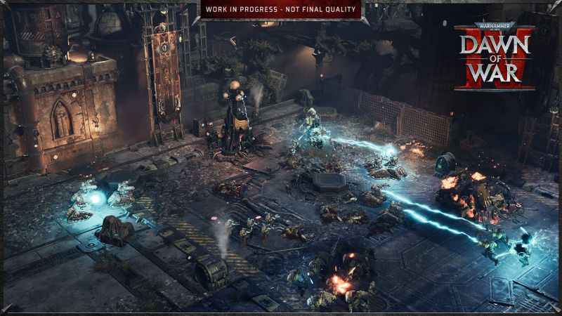 Captura de pantalla en desarrollo (Work in Progress) de Warhammer 40,000: Dawn of War IV en entorno industrial sombrío, mostrando a unidades Orks y Necrons cruzando disparos de plasma y energía en pleno combate táctico.