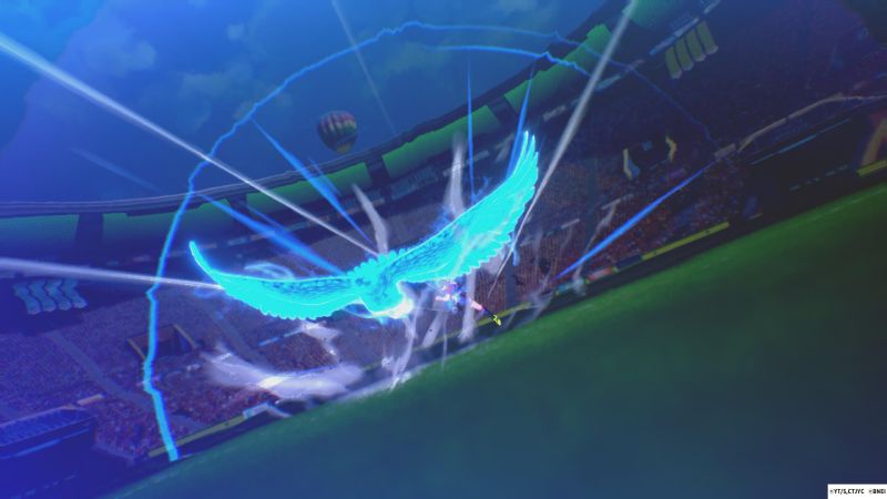 Efecto especial del Tiro del Águila en la cancha Proyección mágica en forma de águila azul brillante desplegando sus alas sobre la cancha durante la ejecución de un Tiro del Águila.