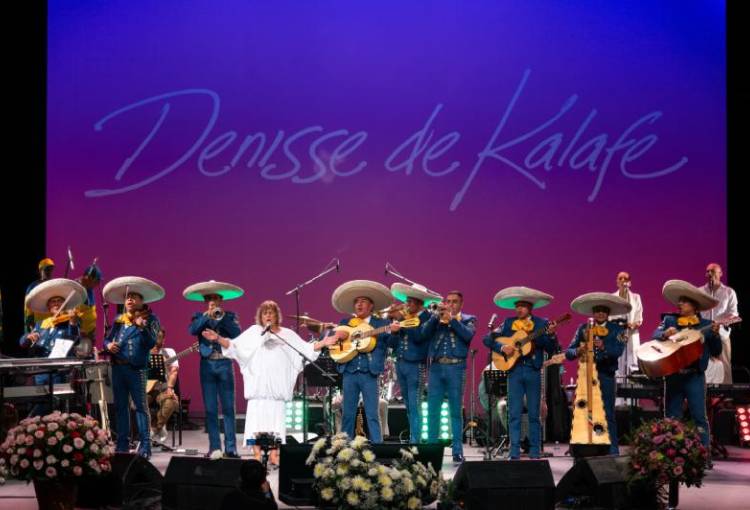 Denisse de Kalafe celebra a las mamás con concierto íntimo