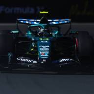 Fernando Alonso sufre toque con Carlos Sainz y rescata el lugar 17 en el Gran Premio de España
